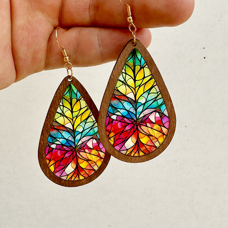 New teardrop-shaped earrings from Europe and America