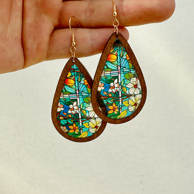 New teardrop-shaped earrings from Europe and America