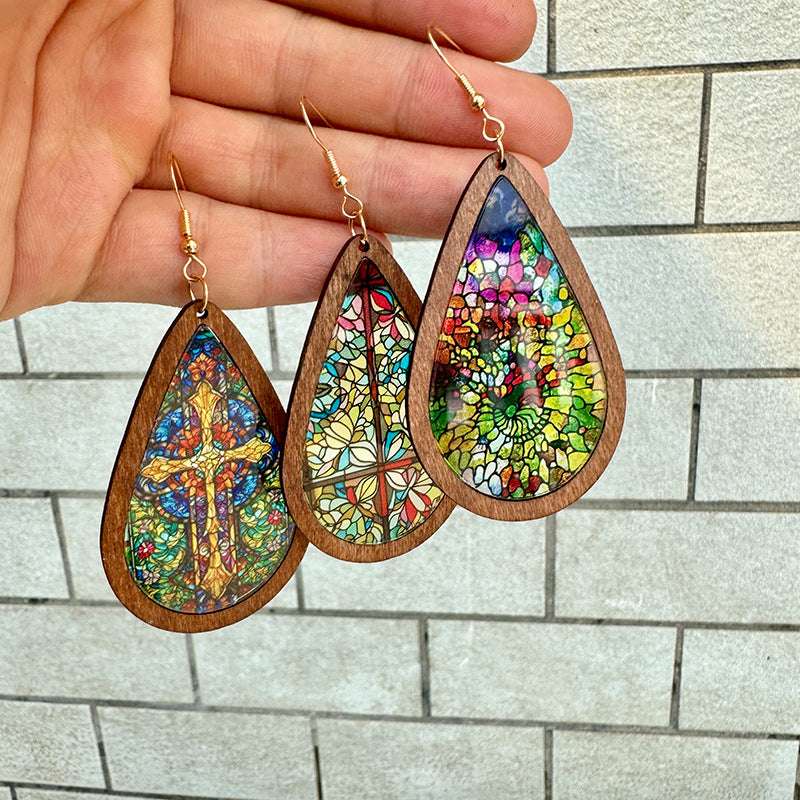 New teardrop-shaped earrings from Europe and America