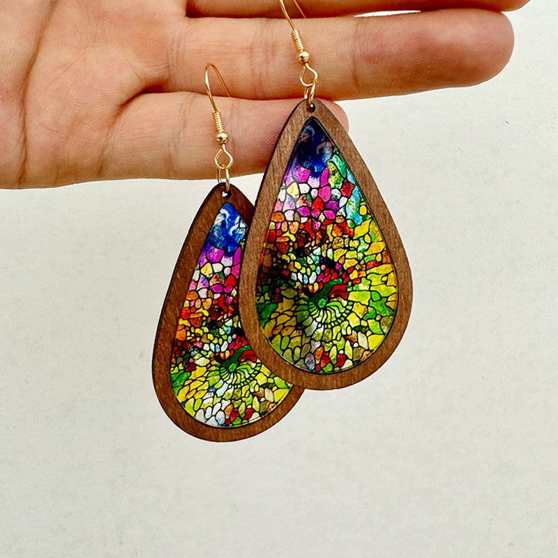 New teardrop-shaped earrings from Europe and America