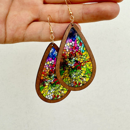 New teardrop-shaped earrings from Europe and America