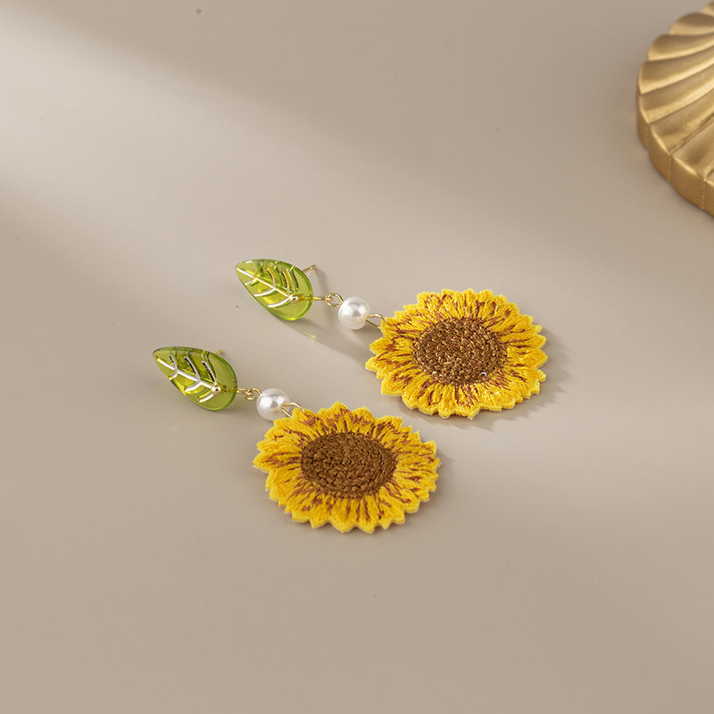 Elegant and rural artistic earrings