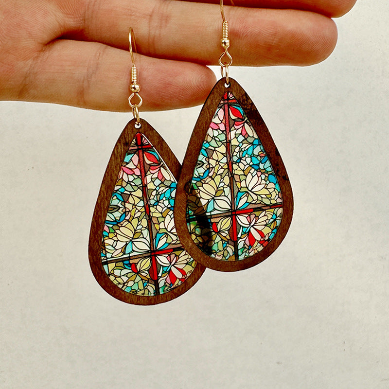 New teardrop-shaped earrings from Europe and America