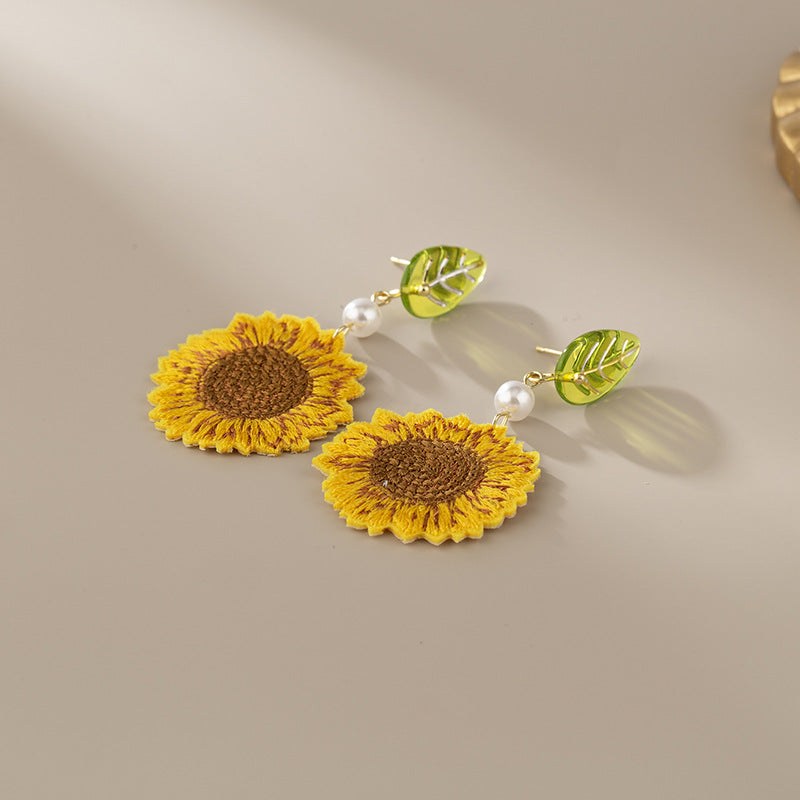 Elegant and rural artistic earrings