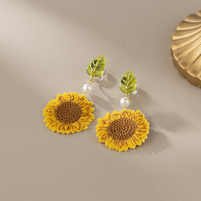Elegant and rural artistic earrings