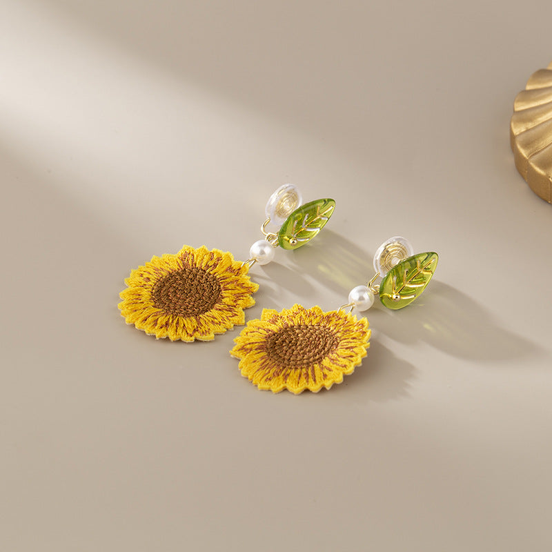 Elegant and rural artistic earrings