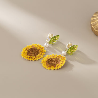 Elegant and rural artistic earrings