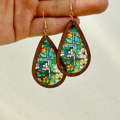 New teardrop-shaped earrings from Europe and America